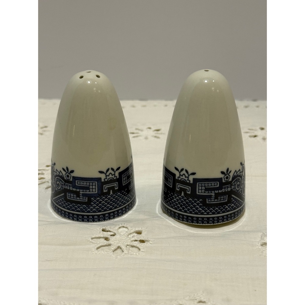 Churchill of England Blue Willow Salt and Pepper Shakers Set NIB Made in England